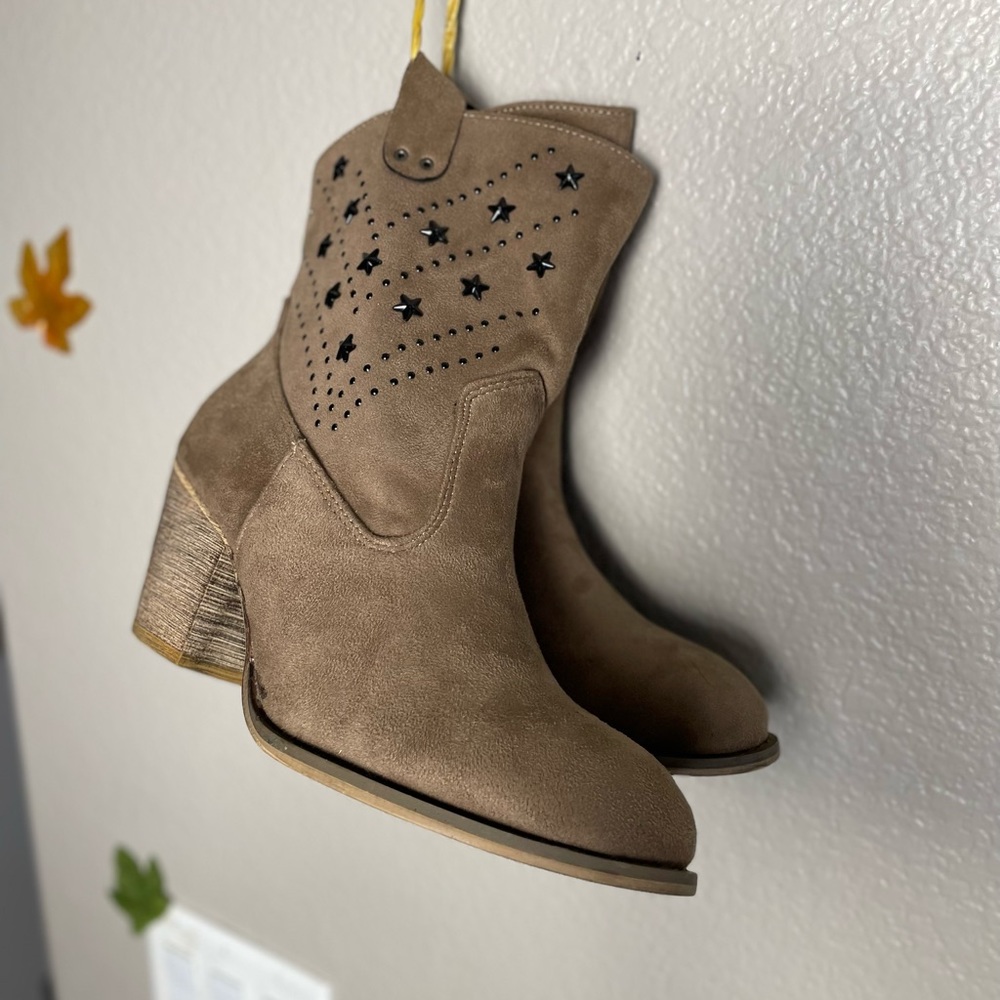 Shoe Reseller Box! - Picture 9 of 10